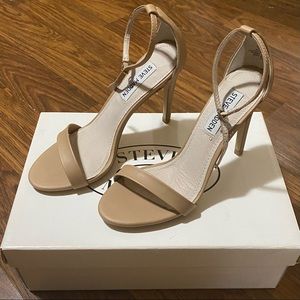 STEVE MADDEN STECY SANDAL- NATURAL/ NUDE SIZE 6.5